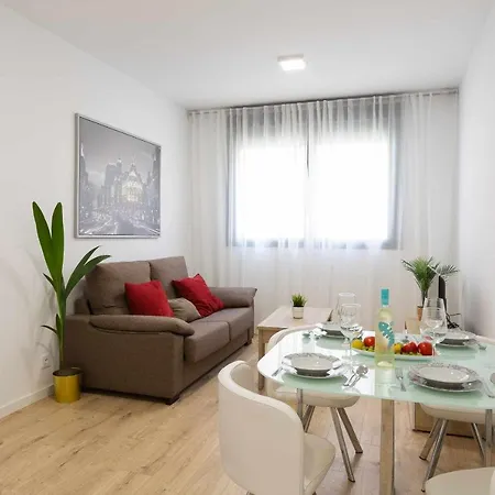 Cosmopolitan & Apartment Malaga
